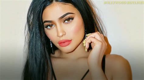 Kylie Jenner: Bio, Height, Weight, Age, Measurements